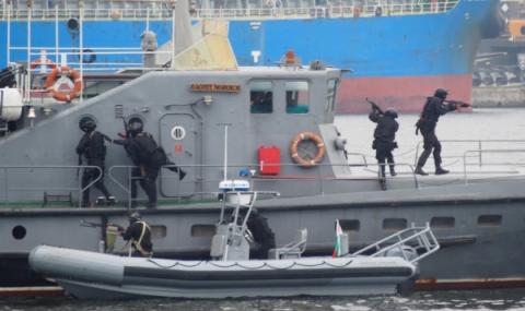 Военноморските сили демонстрираха овладяване на кораб-нарушител - 1