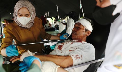 162 са вече жертвите на земетресението в Индонезия  - 1