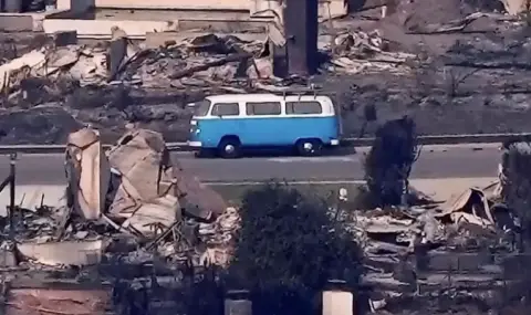 Volkswagen възстанови "магически" бус, оцелял при огромен пожар - 1