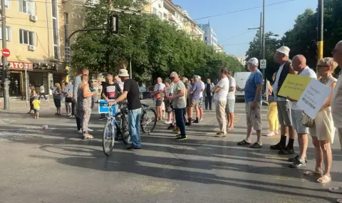 The protests don't stop! Sofia residents demand the resignation of Mayor Vasil Terziev  - 1