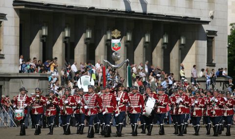 Военните духови оркестри с празнична програма за 6-и май - 1
