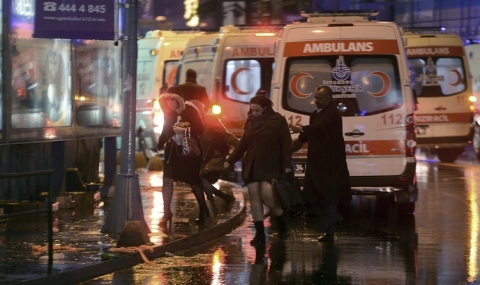 Десетки убити в Истанбул на Нова Година (ВИДЕО) - 1