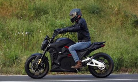 Китай пусна електрически мотоциклет с автономен пробег от 419 км - 1