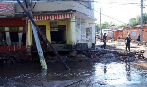 Наводнения в Аржентина взеха 7 жертви - 1