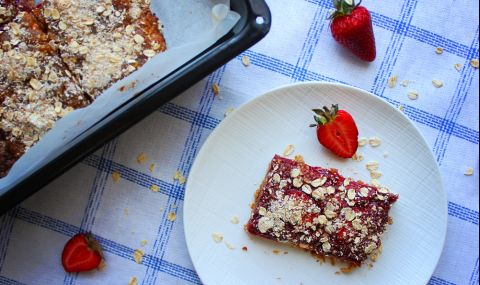 Рецепта на деня: Здравословна торта с ягоди - 1