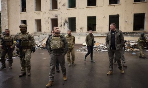 Зеленски с визита на фронтовата линия край Харков - 1