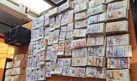Удар на митниците: Иззеха недекларирана валута за над 1 млн. лв. - 1