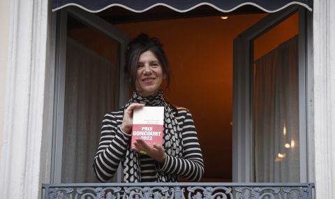 Брижит Жиро - новата носителка на литературната награда „Гонкур“ - 1