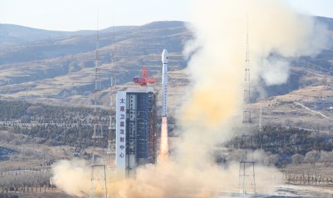 Китай успешно изстреля експерименталния спътник „Шъян-10-02“ (ВИДЕО) - 1