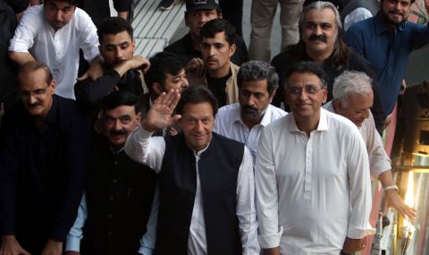 Партията на бившия премиер на Пакистан Имран Хан е получила незаконно средства  - 1