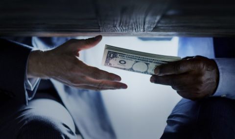 Решават дали да повдигнат обвинения на полицаите, хванати с подкуп - 1