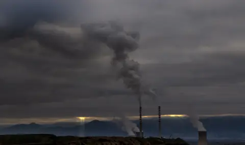 Инцидент в ТЕЦ в Южна Корея: Седем души изчезнаха под развалините - 1