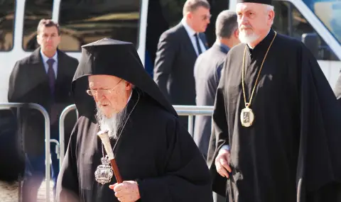 Вселенският патриарх Вартоломей отслужи опелото на патриарх Неофит в катедралата "Св. Александър Невски"