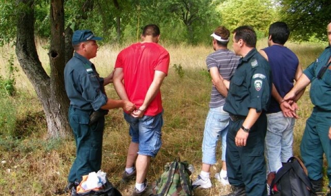 Задържаха 10 сирийци минали нелегално границата - 1