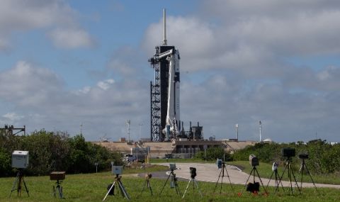 Отлагат новата мисия на SpaceX - 1