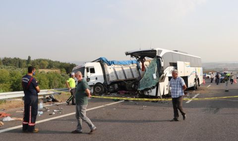 Две тежки катастрофи с 9 жертви - 1