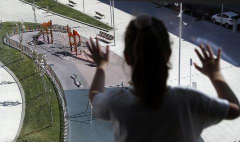 Испанското правителство се извини на затворените вкъщи деца - 1