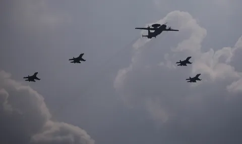 Алжирски военнотранспортни самолети летят до Русия през въздушното пространство на Полша - 1