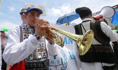 Румънските учители може отново да излязат на протест - 1