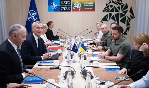 Volodymyr Zelensky: Ukraine is not discussing NATO membership in exchange for giving up occupied territories  - 1