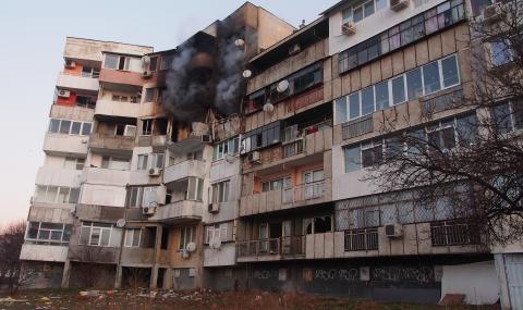 Семейства от взривения блок във Варна търсят подслон от общината - 1