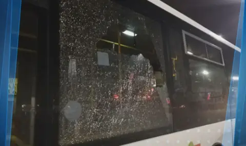 Стреляха по автобус от градския транспорт в Пловдив - 1