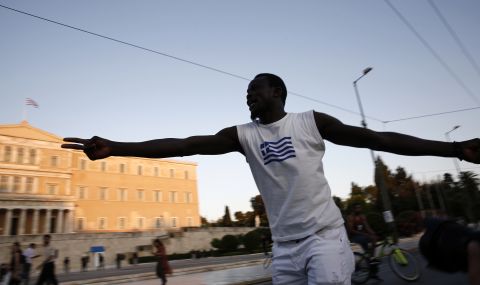 Повечето гърци не одобряват Преспанското споразумение - 1