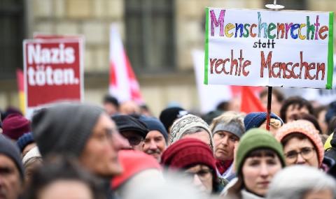 Протестиращи в Германия зоват за прием на мигранти - 1