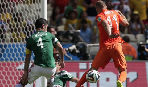 Холандия напред след късен обрат над Мексико - 1