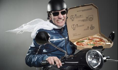 89-годишен доставчик на пица получи 12 000 долара бакшиш (ВИДЕО) - 1