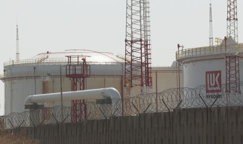 Държавният резерв поема управлението на базите на "Лукойл Нефтохим" за съхранение на горива - 1