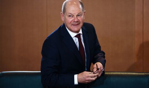 Шолц е на посещение в Гърция - 1