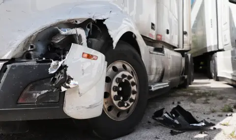 Камион за смет блъсна 3-годишно дете в Париж - 1