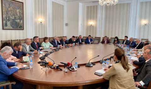Нинова: Опитваме се да се разберем за бюджета - 1