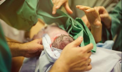 Роди се първото бебе в САЩ от присадена матка (СНИМКИ) - 1