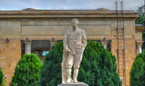 Откриха паметник на Сталин в Новосибирск - 1