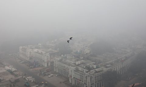 Гъста мъгла в Делхи отлага полети - 1