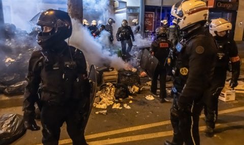 Нов ден на протести във Франция, насилие и разбити витрини по улиците на Париж - 1
