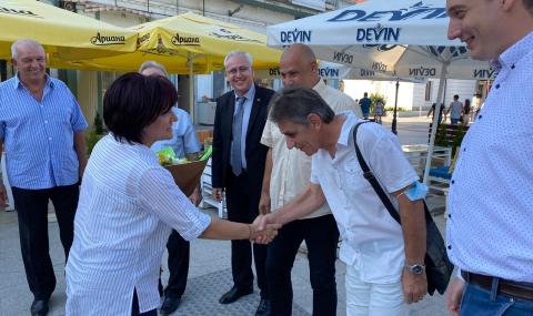 Караянчева: Нека говорят, партията е в кондиция - 1