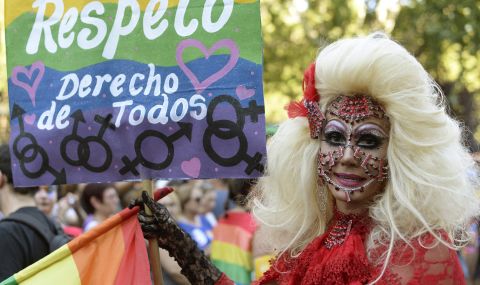 Испания разреши смяната на пола - 1