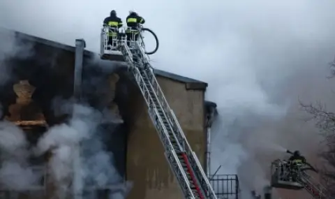 Украйна атакува с дронове пристанището в руския град Темрюк, избухнал е пожар