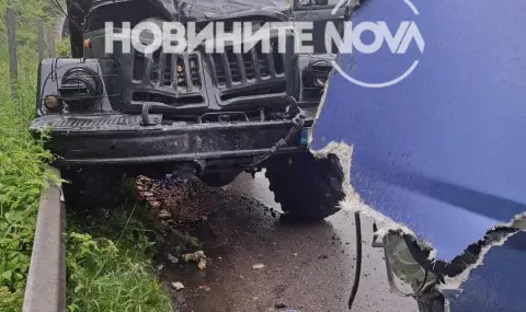Военен камион удари бус в аварийната лента на АМ „Тракия”