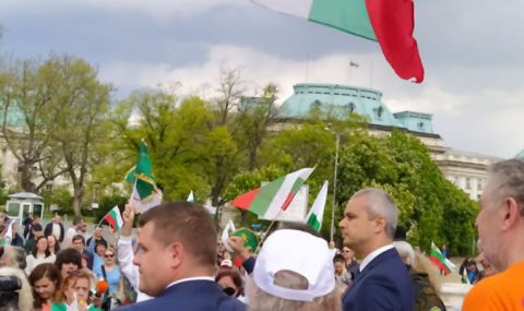 "Възраждане" излиза на протести в София и Варна - 1