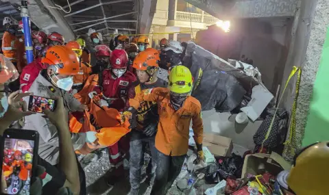 Загиналите при срутването на ислямското училище в Индонезия вече са 14  - 1