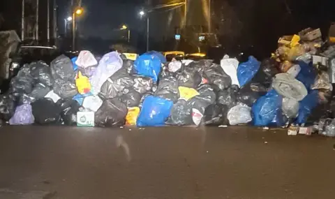 Барикадираха улица с чували с боклук в столичния кв. "Левски"