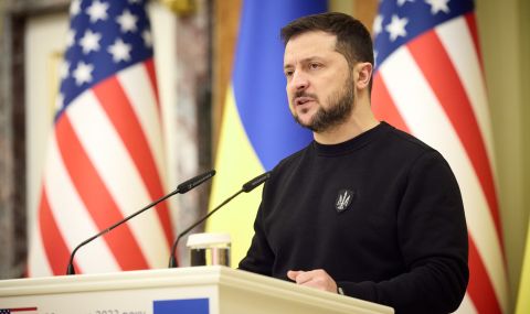 Володимир  Зеленски отдаде почит на американците, сражавали се в Украйна - 1
