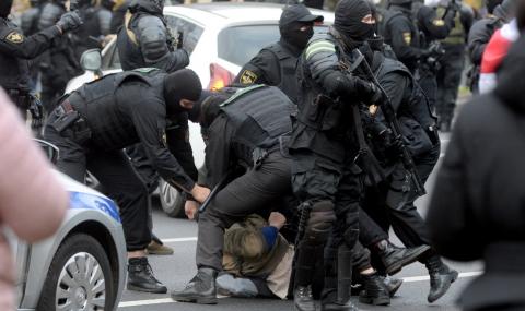 Минск ври и кипи – над 500 арестувани при протестите срещу Лукашенко (ВИДЕО) - 1