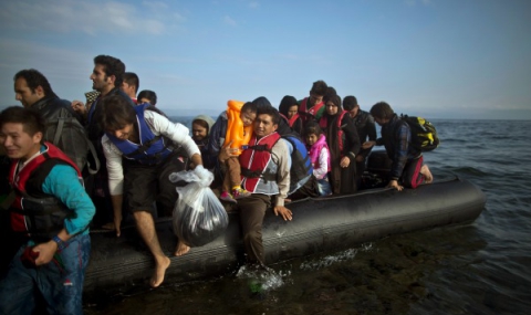 Над 1800 бежанци спасени край бреговете на Либия - 1