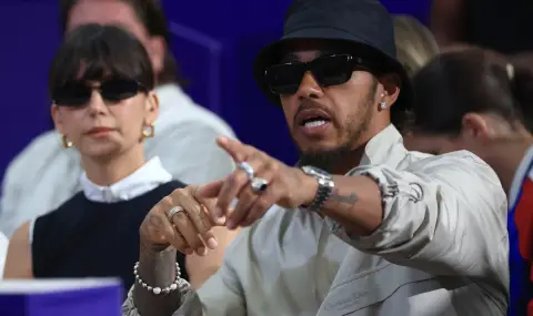 Нина Добрев на луксозна почивка в Миконос с Люис Хамилтън - 1