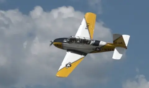 Двама пилоти загинаха в Тайван при тренировъчен полет с американски T-34C 